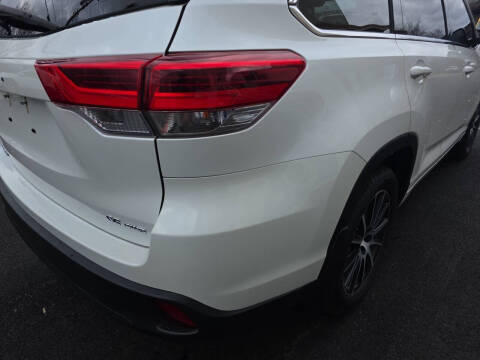 2017 Toyota Highlander SE