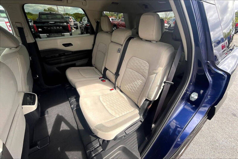 2023 Nissan Pathfinder SV