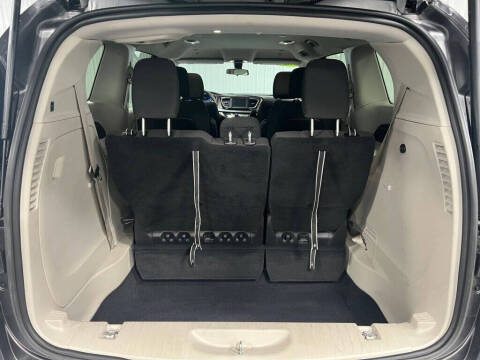 2022 Chrysler Voyager LX