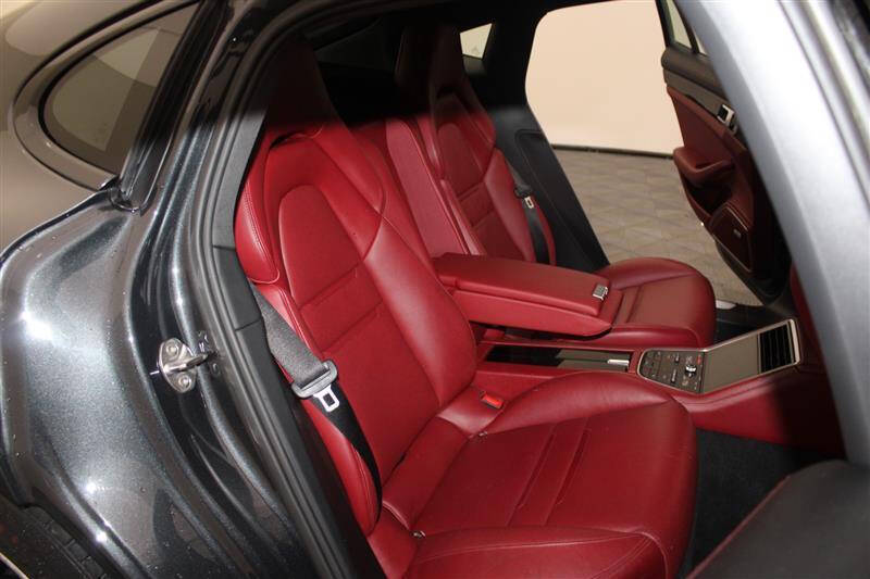 2018 Porsche Panamera