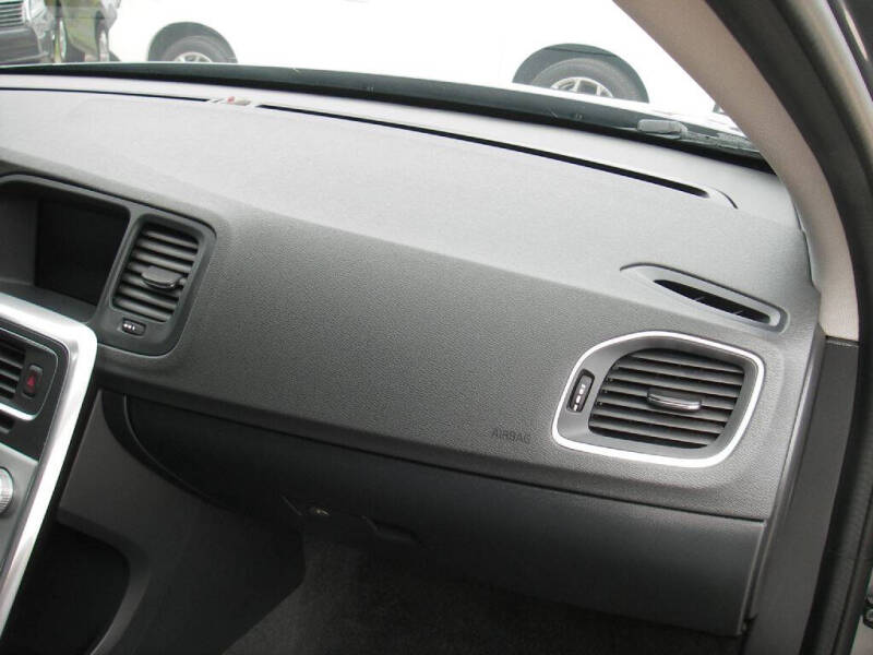 2018 Volvo V60 Cross Country T5 Premier