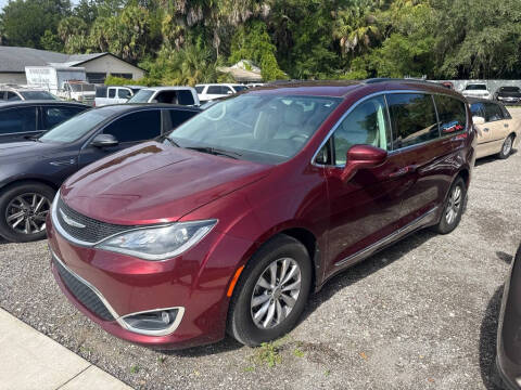 2017 Chrysler Pacifica Touring-L