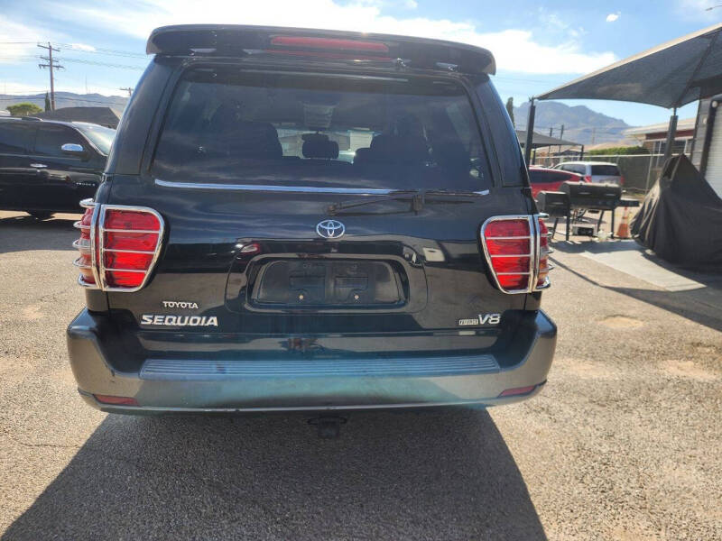 2004 Toyota Sequoia SR5