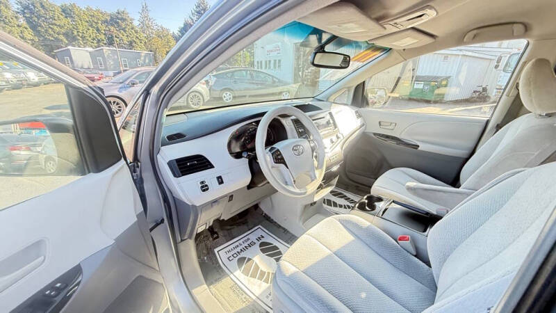 2011 Toyota Sienna LE 8-Passenger