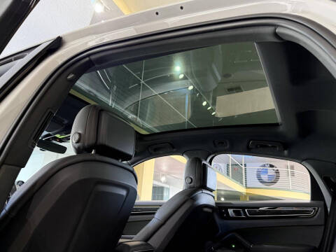 2022 Porsche Cayenne E-Hybrid Coupe