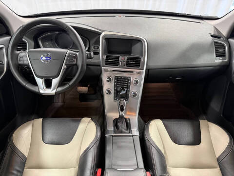 2017 Volvo XC60 T5 Dynamic