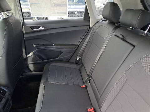 2025 Volkswagen Taos SE Black