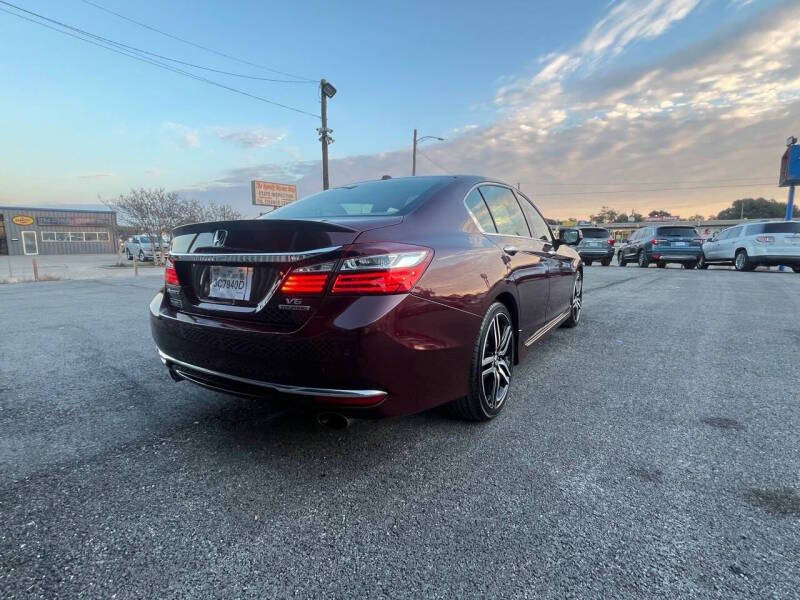 2017 Honda Accord Touring photo 4