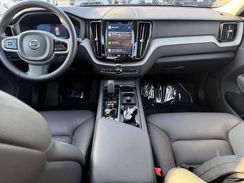 2025 Volvo XC60 B5 Plus Dark Theme