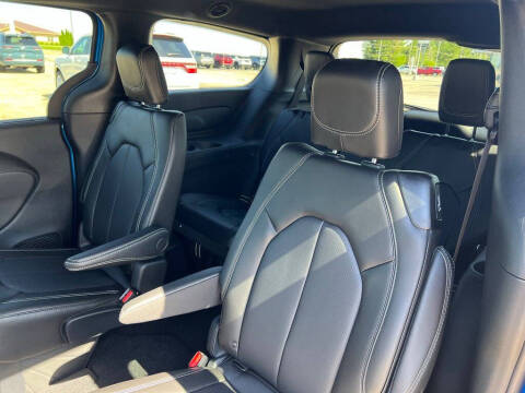 2027 Chrysler Pacifica Select