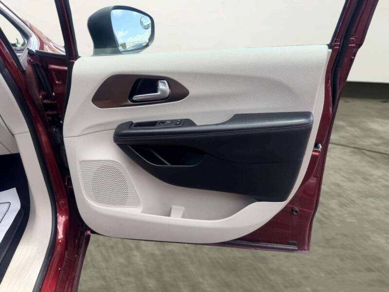 2017 Chrysler Pacifica Touring