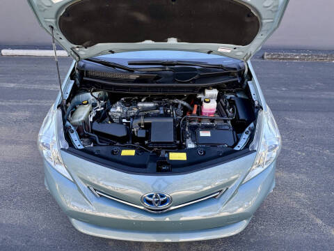 2013 Toyota Prius v Three