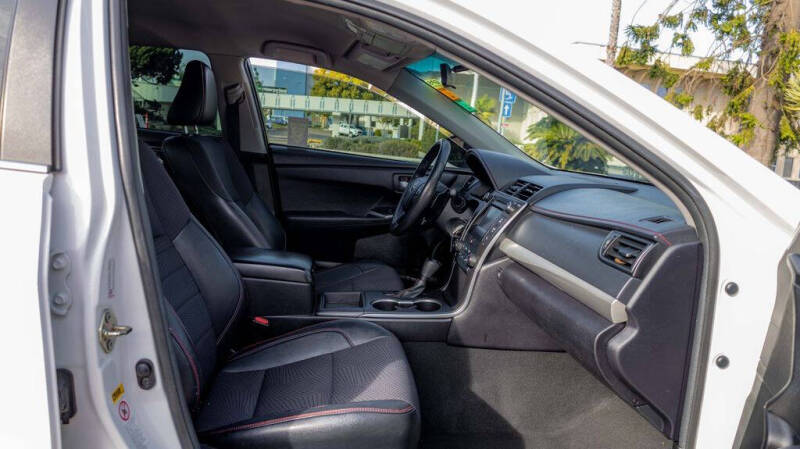 2017 Toyota Camry SE