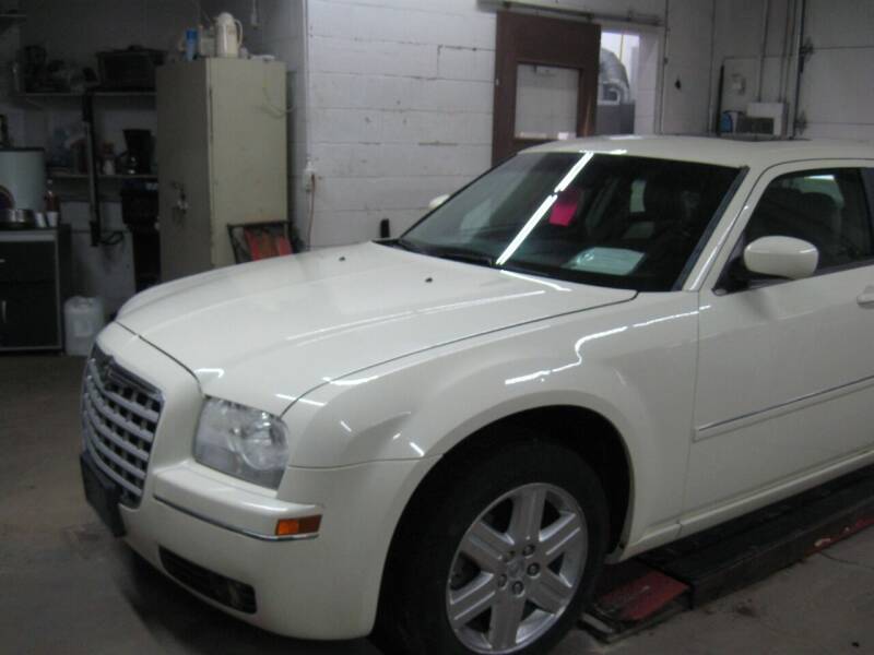 2006 Chrysler 300 for sale at C&C AUTO SALES INC in Charles City IA