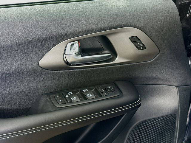 2027 Chrysler Pacifica Limited