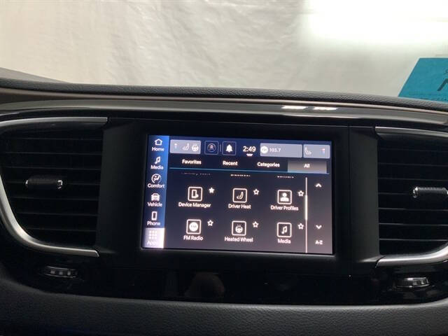 2023 Chrysler Voyager LX