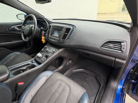2015 Chrysler 200 S