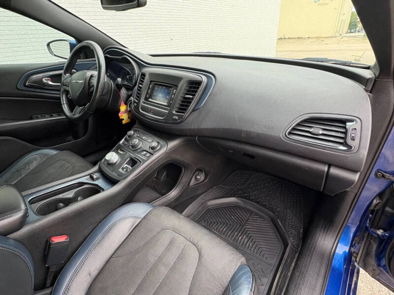 2015 Chrysler 200 S
