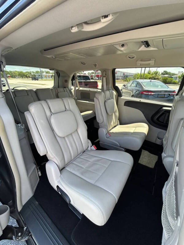 2011 Chrysler Town and Country Touring-L