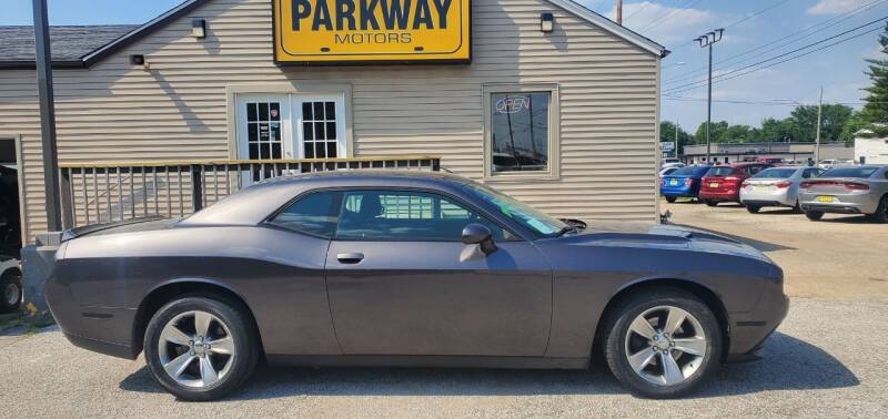 2015 Dodge Challenger for sale at Parkway Motors in Springfield IL