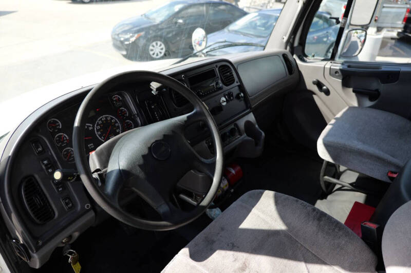 2014 Freightliner M2 106