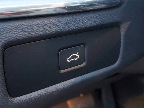 2025 Volvo XC60 B5 Plus Dark Theme