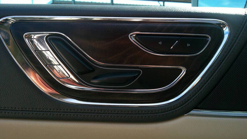 2019 Lincoln Continental Select