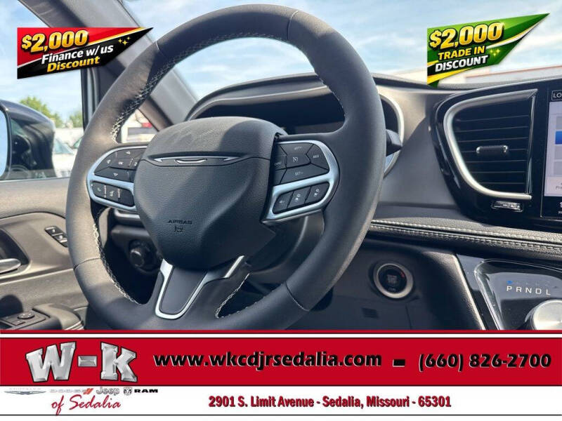 2027 Chrysler Pacifica Select