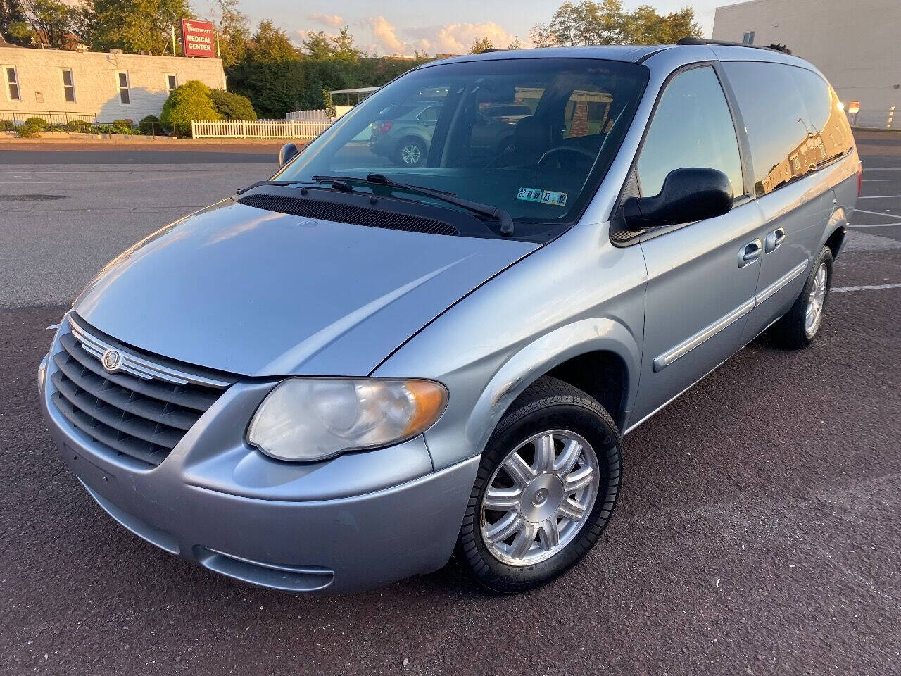 2005 chrysler town store & country touring