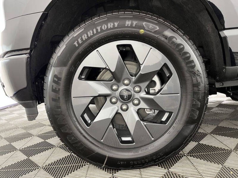 2025 Ford F-150 Lightning Flash