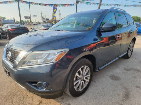 2014 Nissan Pathfinder for sale at Zor Ros Motors Inc. in Melrose Park IL