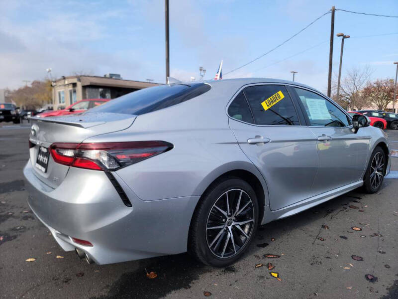 2021 Toyota Camry SE photo 5