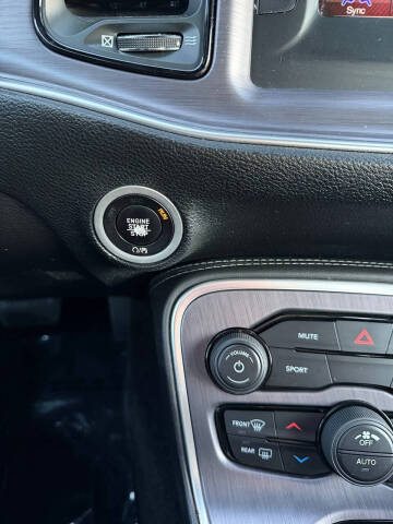 2017 Dodge Challenger SXT