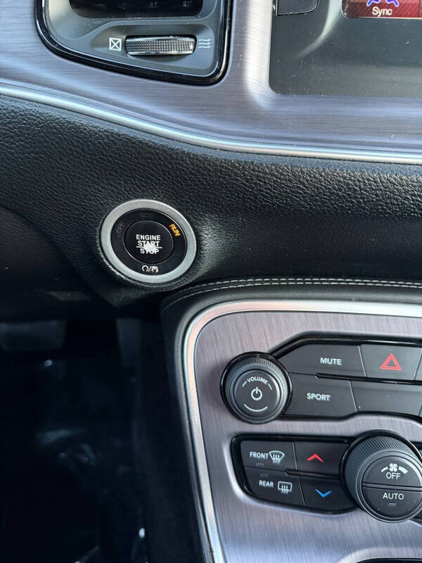 2017 Dodge Challenger SXT