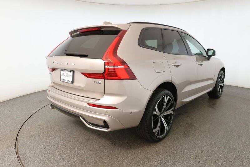 2025 Volvo XC60 T8 Ultra Dark Theme
