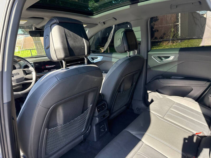 2024 Audi Q4 e-tron quattro Premium Plus 50