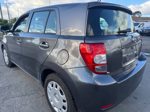 2010 Scion xD
