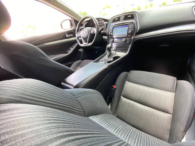 2017 Nissan Maxima