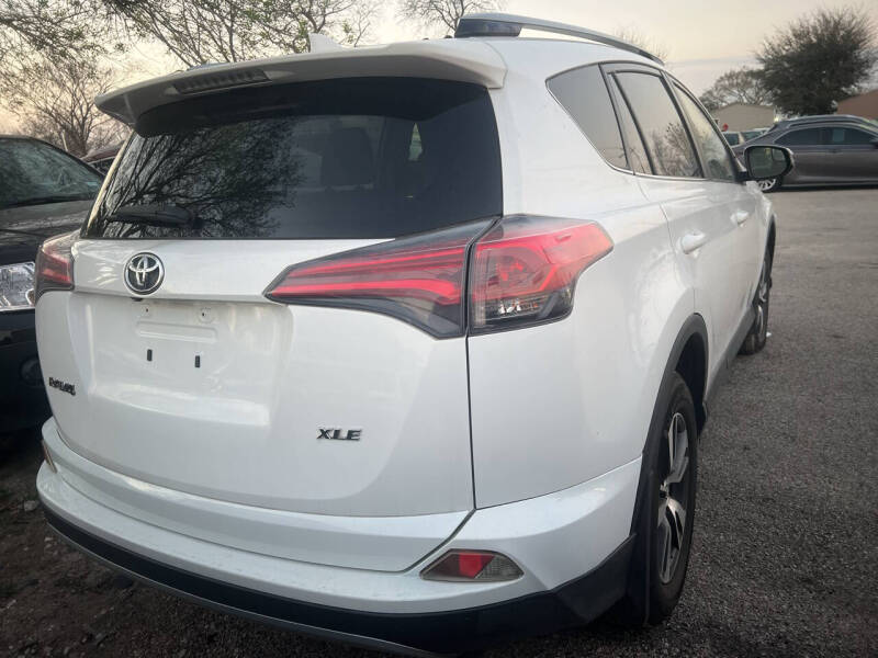 2017 Toyota RAV4 XLE