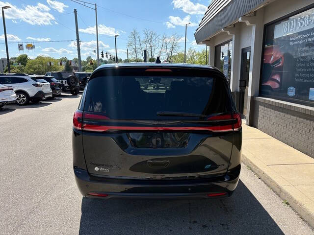 2023 Chrysler Pacifica Plug-In Hybrid Touring L