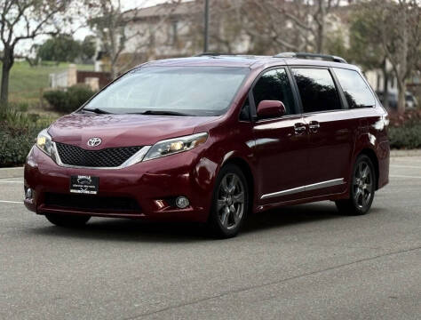 2017 Toyota Sienna SE Premium 8-Passenger