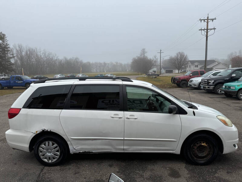 2004 Toyota Sienna LE photo 5