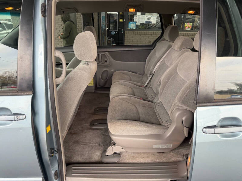 2005 Toyota Sienna LE 8 Passenger