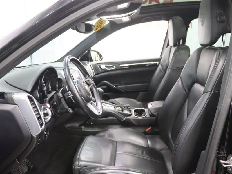 2017 Porsche Cayenne Platinum Edition