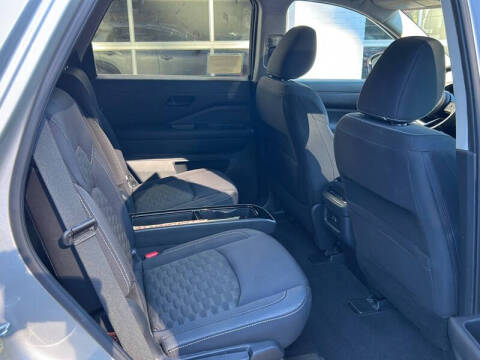 2023 Nissan Pathfinder SV