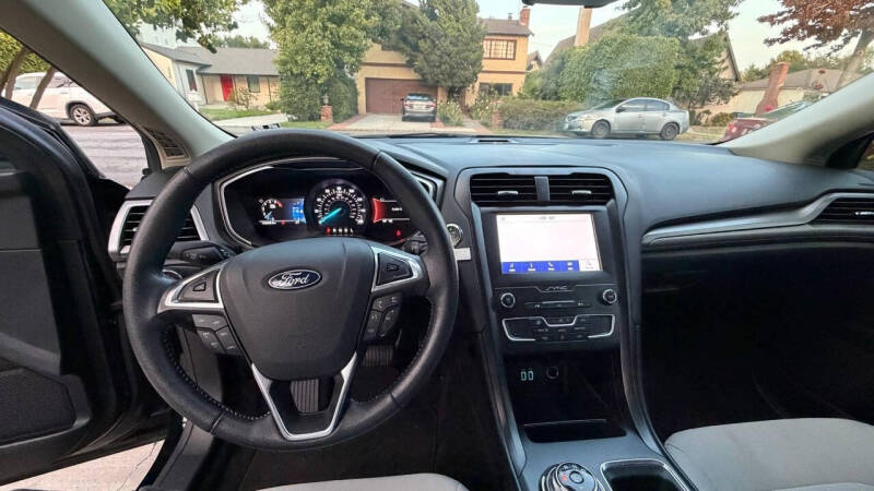 2020 Ford Fusion SE