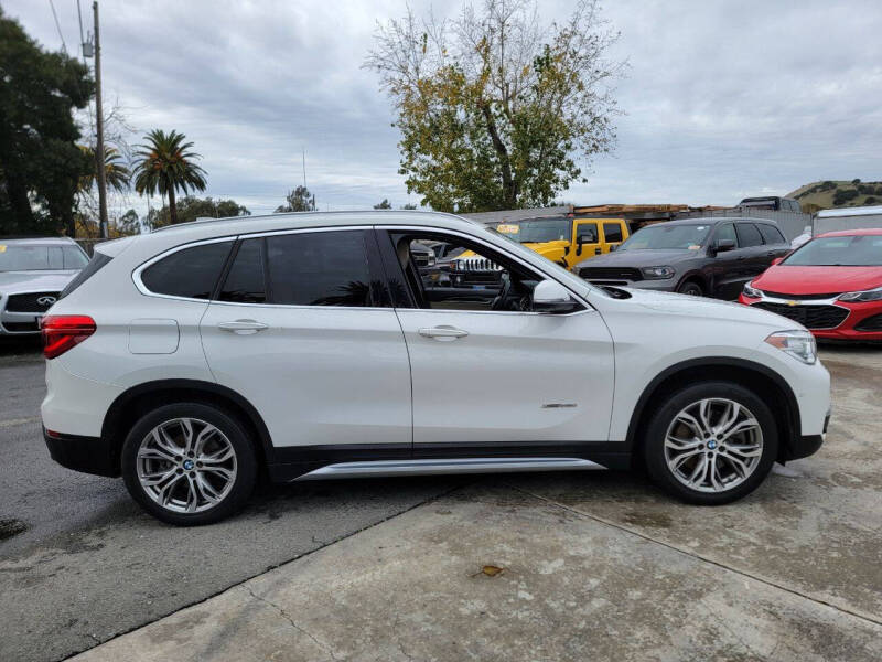 2017 BMW X1 28i photo 7