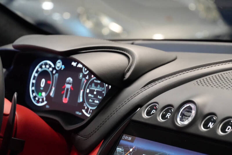 2021 Aston Martin DBX
