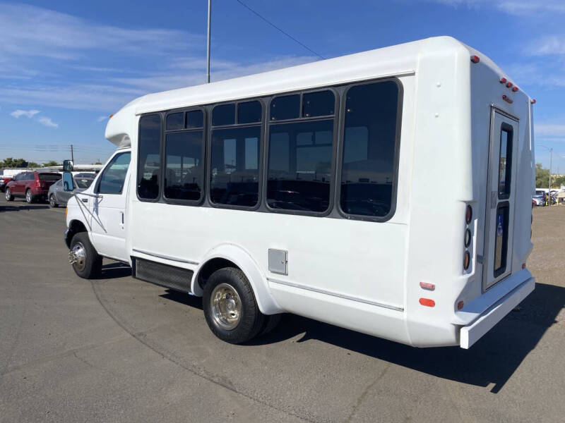 2005 Ford E-Series E-350 SD