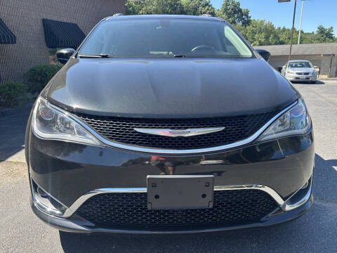 2017 Chrysler Pacifica Touring-L